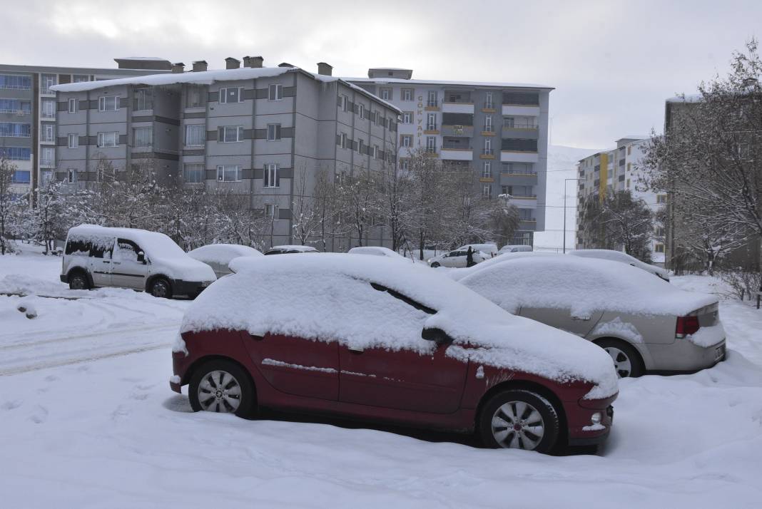 Bitlis’te beyaz bereket 77 köy yolunu ulaşıma kapattı 5